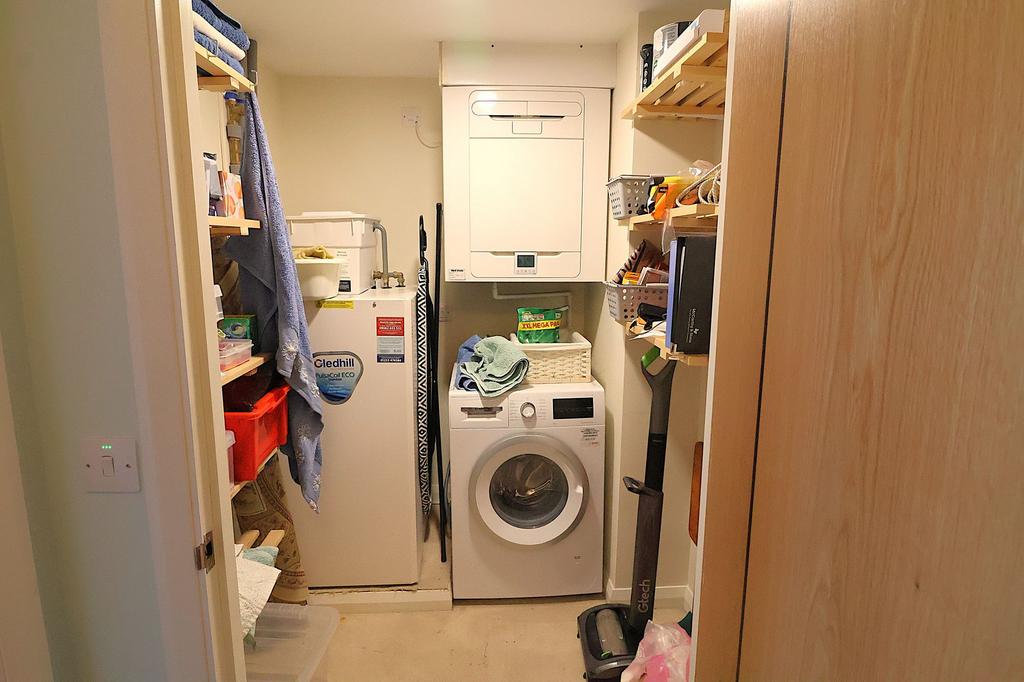 Laundry/storage room