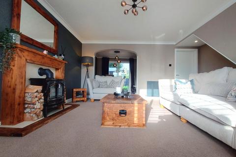 4 bedroom detached house for sale, Silverstone Crescent, Packmoor, Stoke-on-Trent