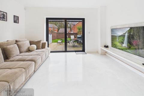 3 bedroom semi-detached house for sale, Somerley Drive, Crawley