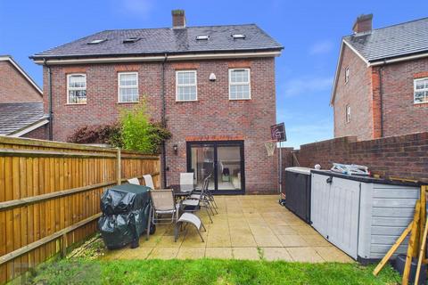 3 bedroom semi-detached house for sale, Somerley Drive, Crawley