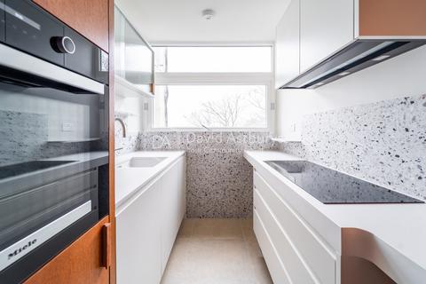 2 bedroom apartment to rent, Southwood Lawn Road, Highgate, London