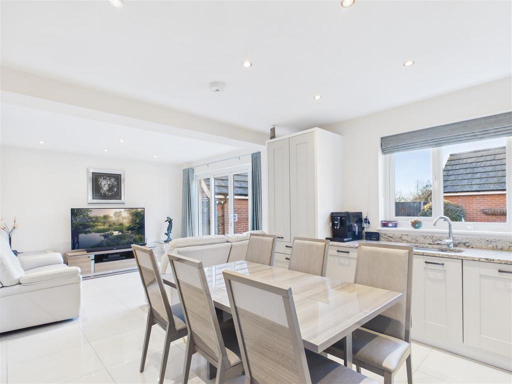 CAM05551 G0-PR0038-STILL016.jpg