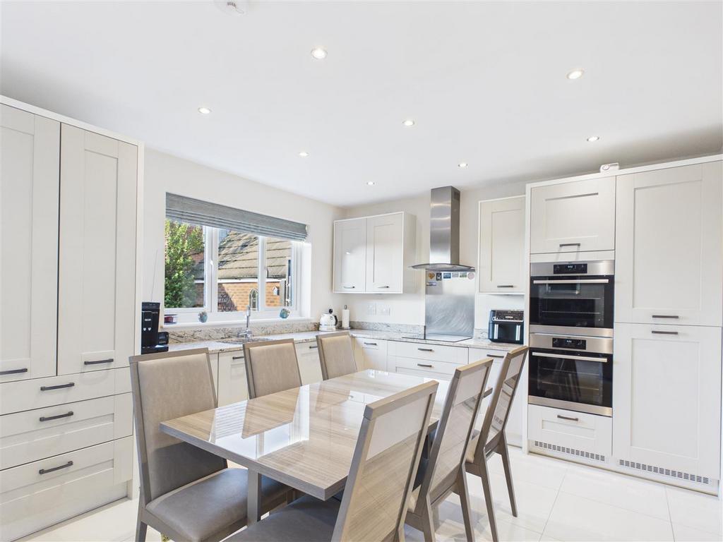 CAM05551 G0-PR0038-STILL015.jpg