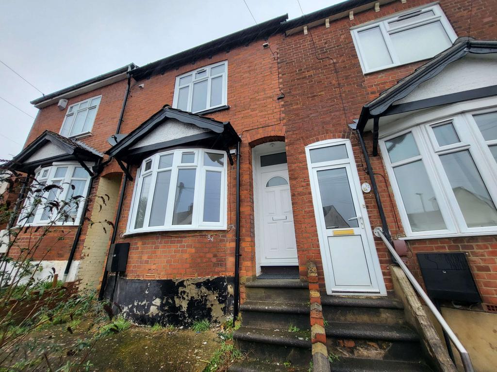 3 bed terraced house to rent Richmond Hill, Luton