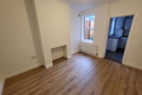3 bedroom terraced house to rent, Luton LU2