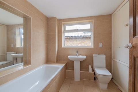 2 bedroom end of terrace house to rent, Norfolk Park Cottages, Maidenhead