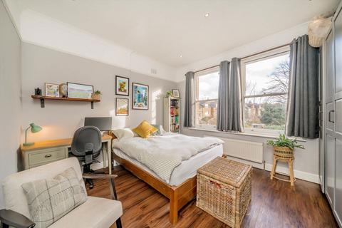 1 bedroom flat for sale, Balham High Road, London SW17