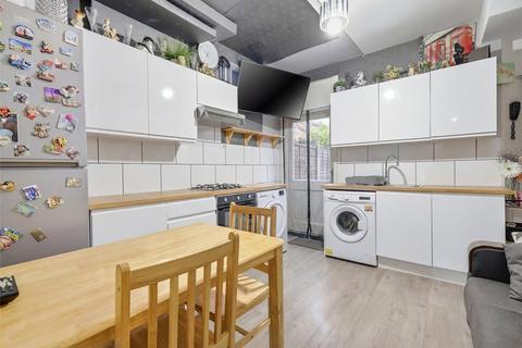 2 bedroom apartment for sale, Chadwin Road, London E13