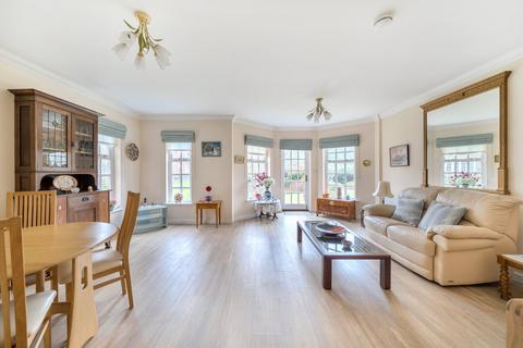 2 bedroom retirement property for sale, Ravens Court, Castle Village, Berkhamsted, Hertfordshire, HP4