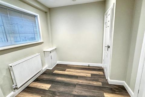 3 bedroom terraced house to rent, Windsor Crescent, Oakworth, Keighley, BD22 7PQ