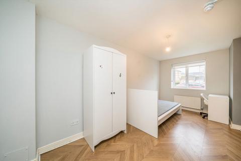 undefined, Winery Lane, Kingston Upon Thames KT1