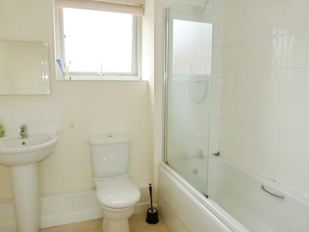 F6ef005f-bathroom