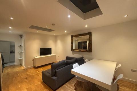 2 bedroom ground floor flat to rent, Heathstan Road, London W12
