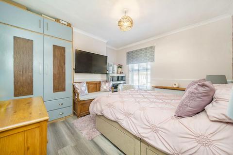 2 bedroom terraced house for sale, Staveley Road, Ashford TW15