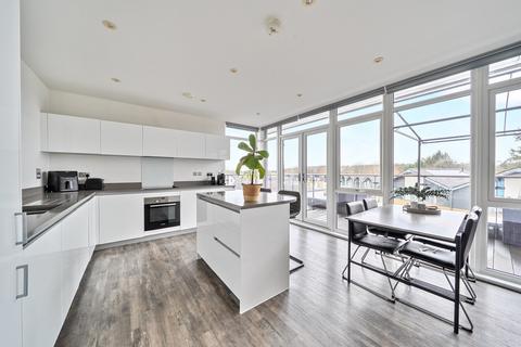 2 bedroom flat for sale, Beech House, Woking GU22