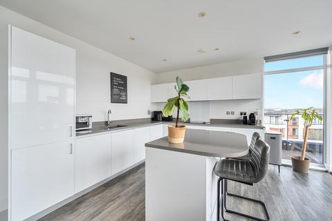 2 bedroom flat for sale, Beech House, Woking GU22