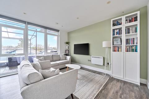 2 bedroom flat for sale, Beech House, Woking GU22