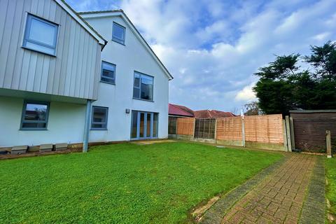 2 bedroom apartment to rent, Leigh Brook Mews, Leigh on sea SS9