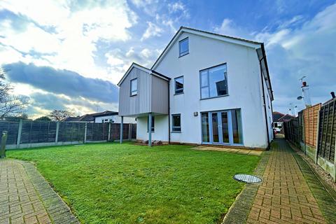 2 bedroom apartment to rent, Leigh Brook Mews, Leigh on sea SS9