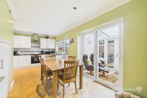 3 bedroom bungalow for sale, Church Lane, Barton-under-Needwood
