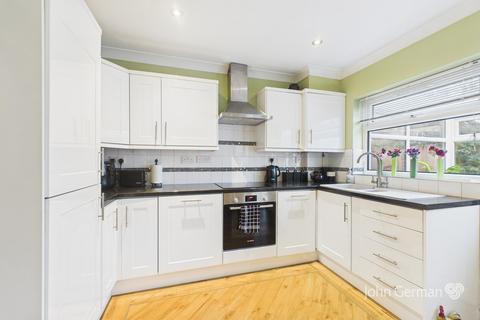 3 bedroom bungalow for sale, Church Lane, Barton-under-Needwood