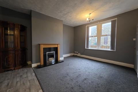 2 bedroom end of terrace house to rent, Union Road, Liversedge