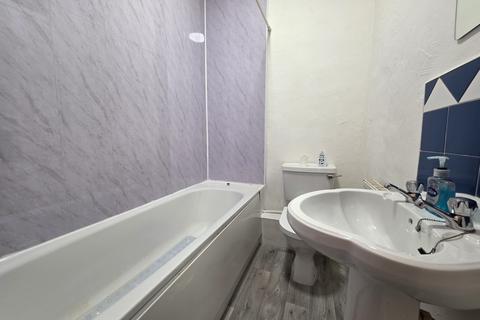 2 bedroom end of terrace house to rent, Union Road, Liversedge