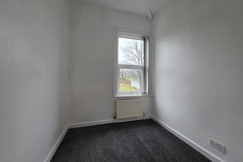 2 bedroom end of terrace house to rent, Union Road, Liversedge