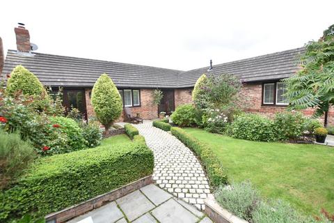 undefined, Llys Derwen, Higher Kinnerton
