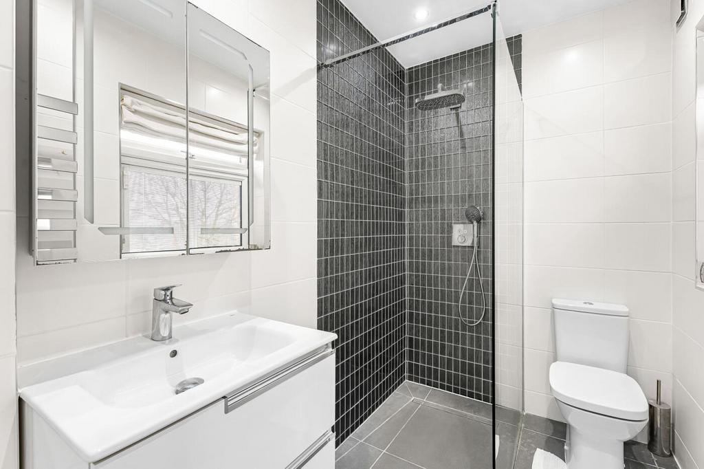 Ensuite shower room