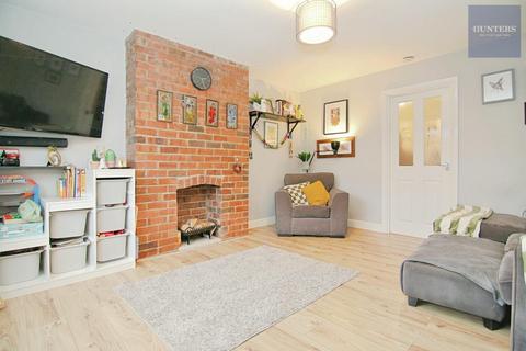 3 bedroom end of terrace house for sale, Carlton Avenue, Pudsey,  LS28 7LR