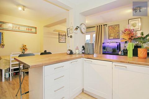 3 bedroom end of terrace house for sale, Carlton Avenue, Pudsey,  LS28 7LR