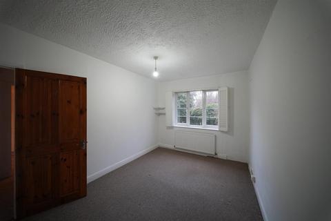 2 bedroom house to rent, Nether Street, London N3