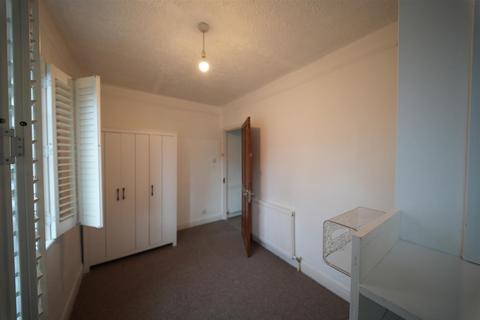 2 bedroom house to rent, Nether Street, London N3