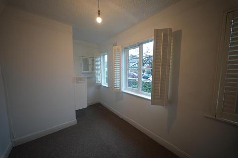 2 bedroom house to rent, Nether Street, London N3