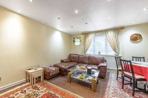 Greenside Close, Barnet, London, N20