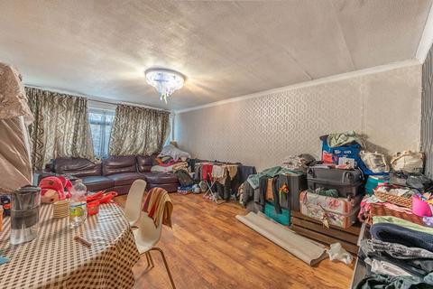 2 bedroom flat to rent, Aran Drive, Stanmore, HA7