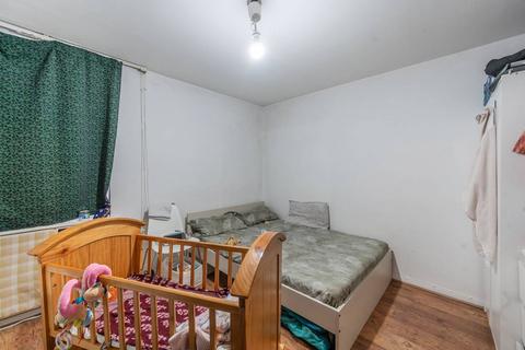 2 bedroom flat to rent, Aran Drive, Stanmore, HA7
