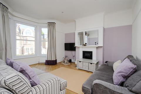 2 bedroom apartment for sale, Woodside, London SW19