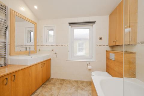 2 bedroom apartment for sale, Woodside, London SW19