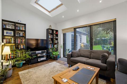 5 bedroom semi-detached house for sale, Broadwater Road, London SW17
