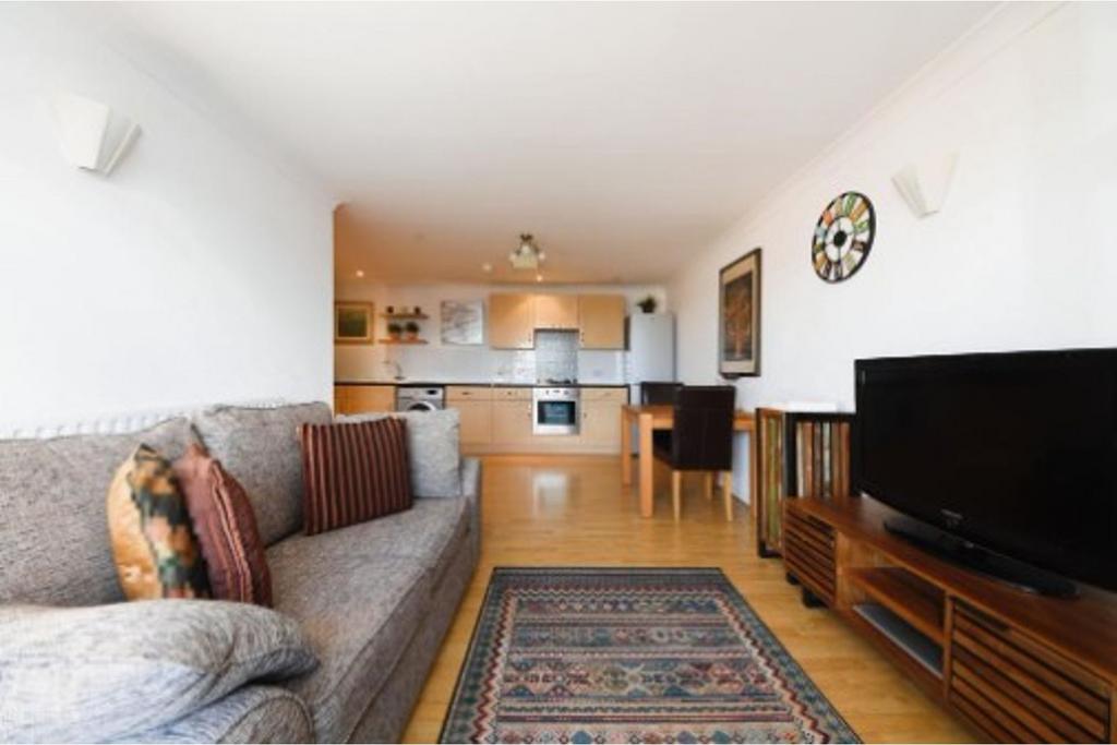 Lounge / Kitchen