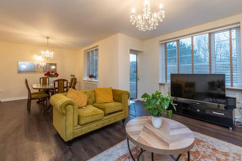 3 bedroom flat to rent, Heathway Court, Finchley Road, London