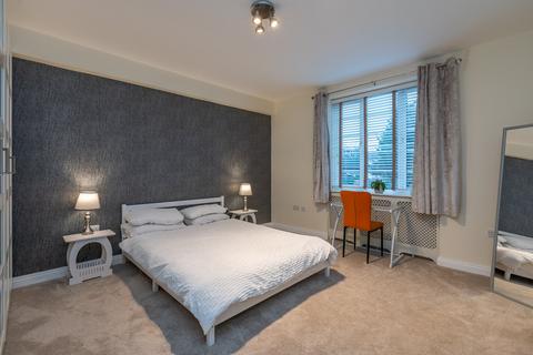 3 bedroom flat to rent, Heathway Court, Finchley Road, London
