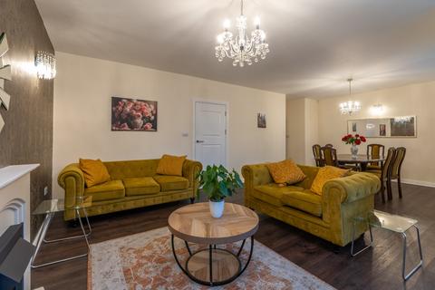 3 bedroom flat to rent, Heathway Court, Finchley Road, London