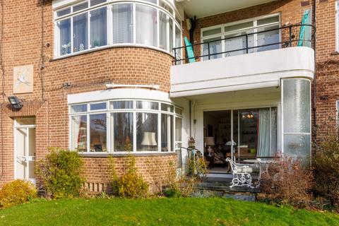 3 bedroom flat for sale, Fairacres, Roehampton Lane, London