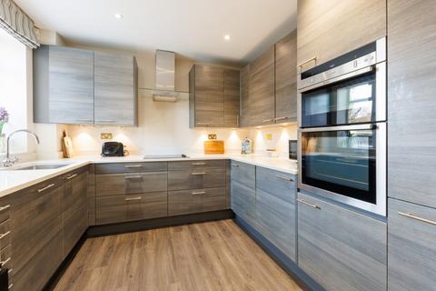 3 bedroom flat for sale, Fairacres, Roehampton Lane, London