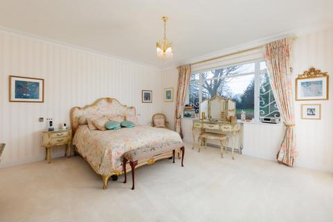 3 bedroom flat for sale, Fairacres, Roehampton Lane, London