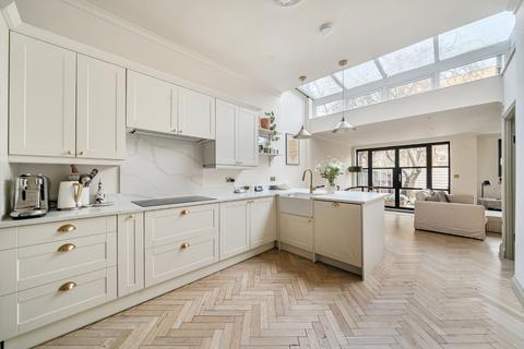 3 bedroom flat for sale, Sandycombe Road, Richmond, Surrey