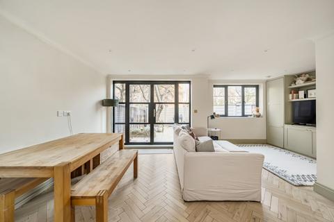 3 bedroom flat for sale, Sandycombe Road, Richmond, Surrey